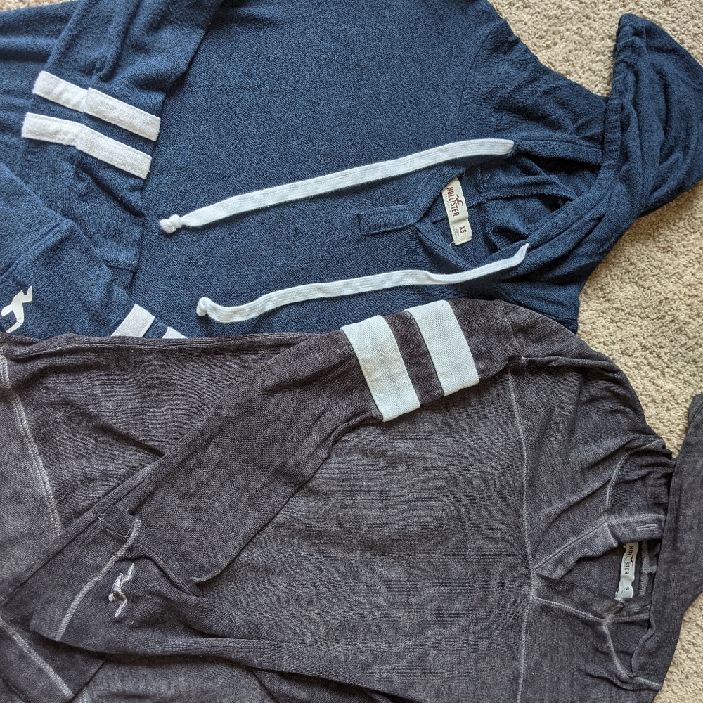 2 Hollister t-shirt hoodies